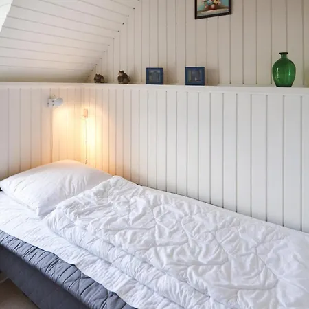 Feriehus 3 Bedroom Stunning In Hvide Sande